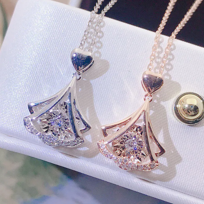 18K Gold 0.075ct Natural Diamond Heart Shaped Waves Dancing Pendant Necklace