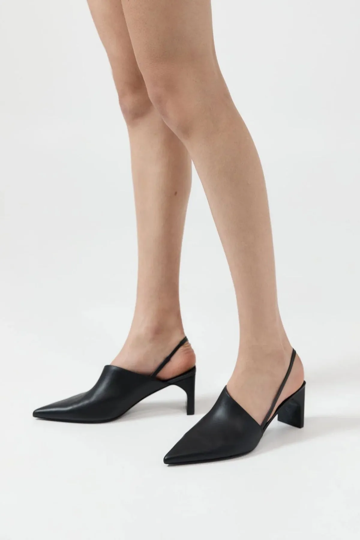 Asymmetric Heel in Black