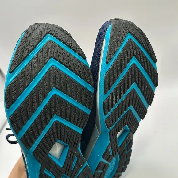 Brooks Women’s Ricochet Athletic Shoe Size 9