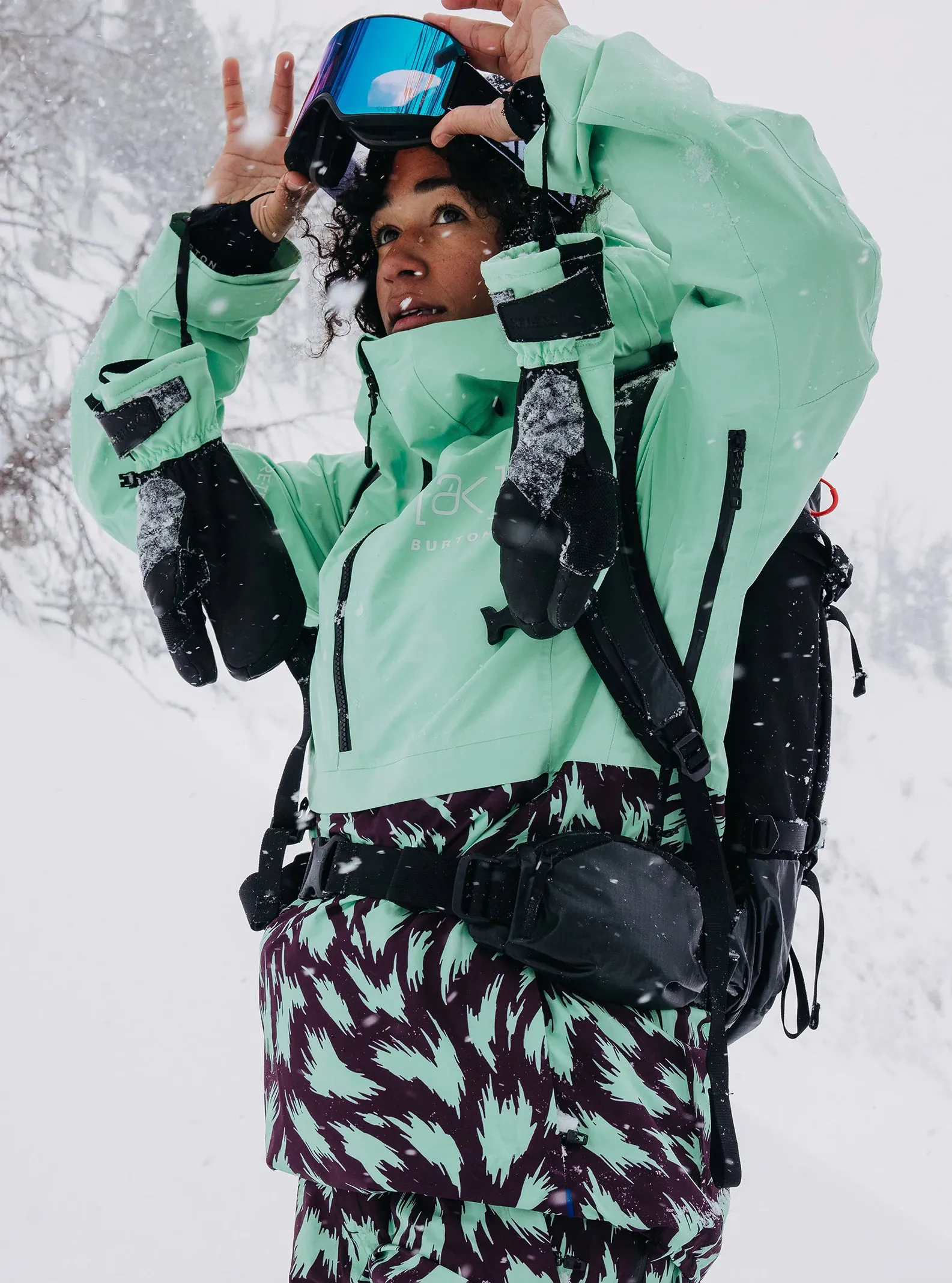 Burton [ak] Kimmy GORE-TEX Anorak Jacket Womens 2025 Powder Mint / Fur Purple Root
