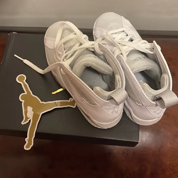 Childrens Jordan unisex sneakers size 11