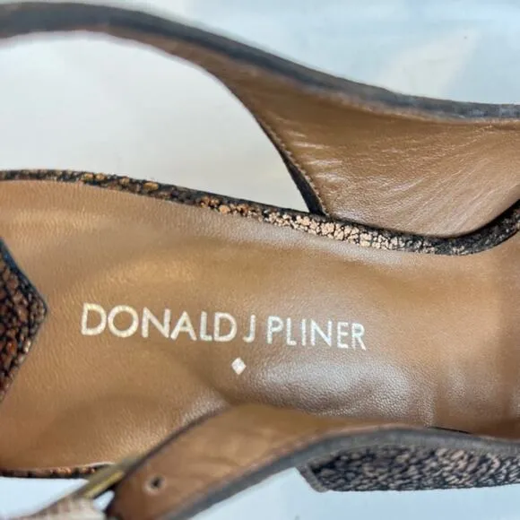 Donald J Pliner Size 8.5 Brown Cracked Metallic Kitten Heels