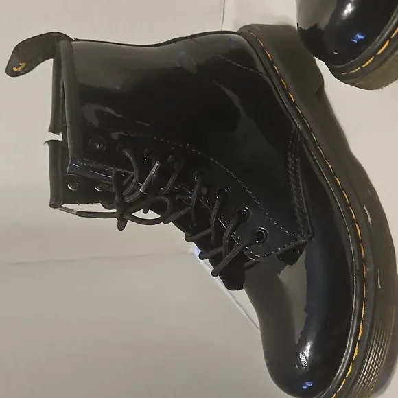 DR. Martins DOC Patent Leather Combat Glossy Black BOOTS 1460J Juniors US 3