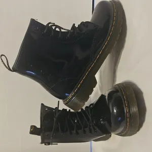 DR. Martins DOC Patent Leather Combat Glossy Black BOOTS 1460J Juniors US 3