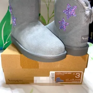 Girls (3) UGG boots