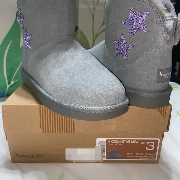Girls (3) UGG boots
