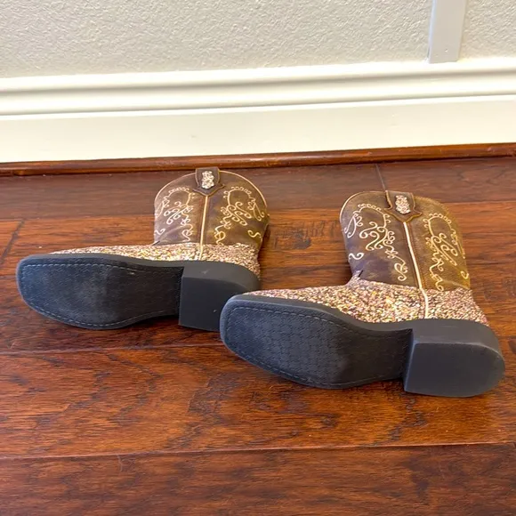 Girls Like New Boots!