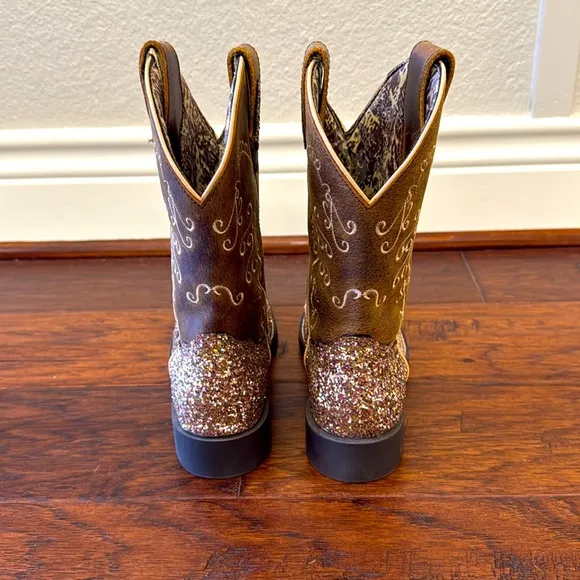 Girls Like New Boots!