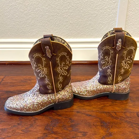 Girls Like New Boots!