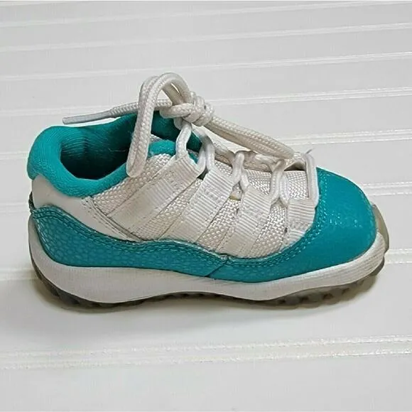 Jordan 11 Retro Low Sneakers