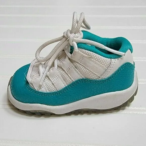 Jordan 11 Retro Low Sneakers