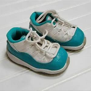 Jordan 11 Retro Low Sneakers