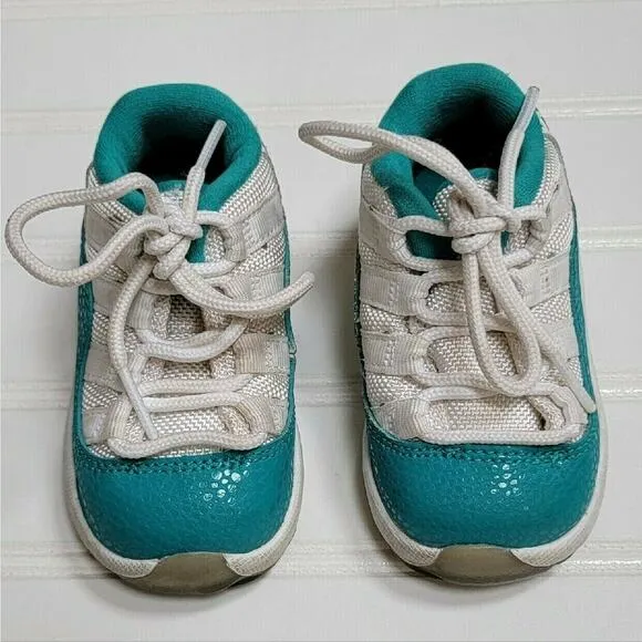 Jordan 11 Retro Low Sneakers