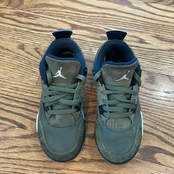 Kid’s Air Jordan 4 SE Craft &quot;Olive&quot; sneakers. Size 12c. Excellent Condition.