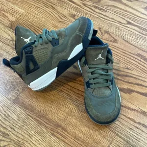 Kid’s Air Jordan 4 SE Craft &quot;Olive&quot; sneakers. Size 12c. Excellent Condition.