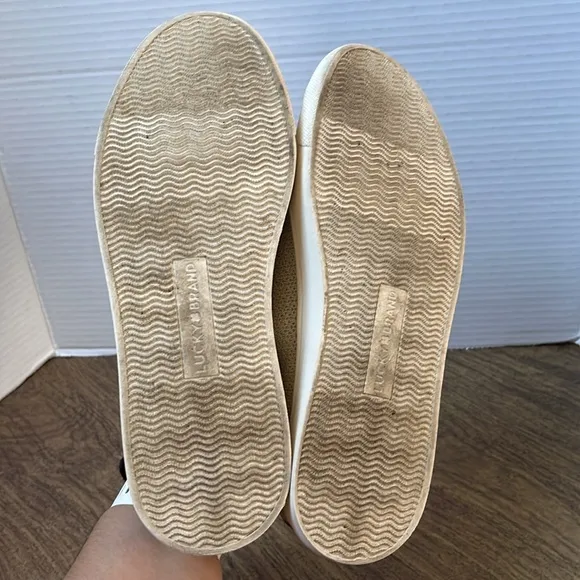 Lucky Brand Leigan Cream Beige Sneakers Size 7
