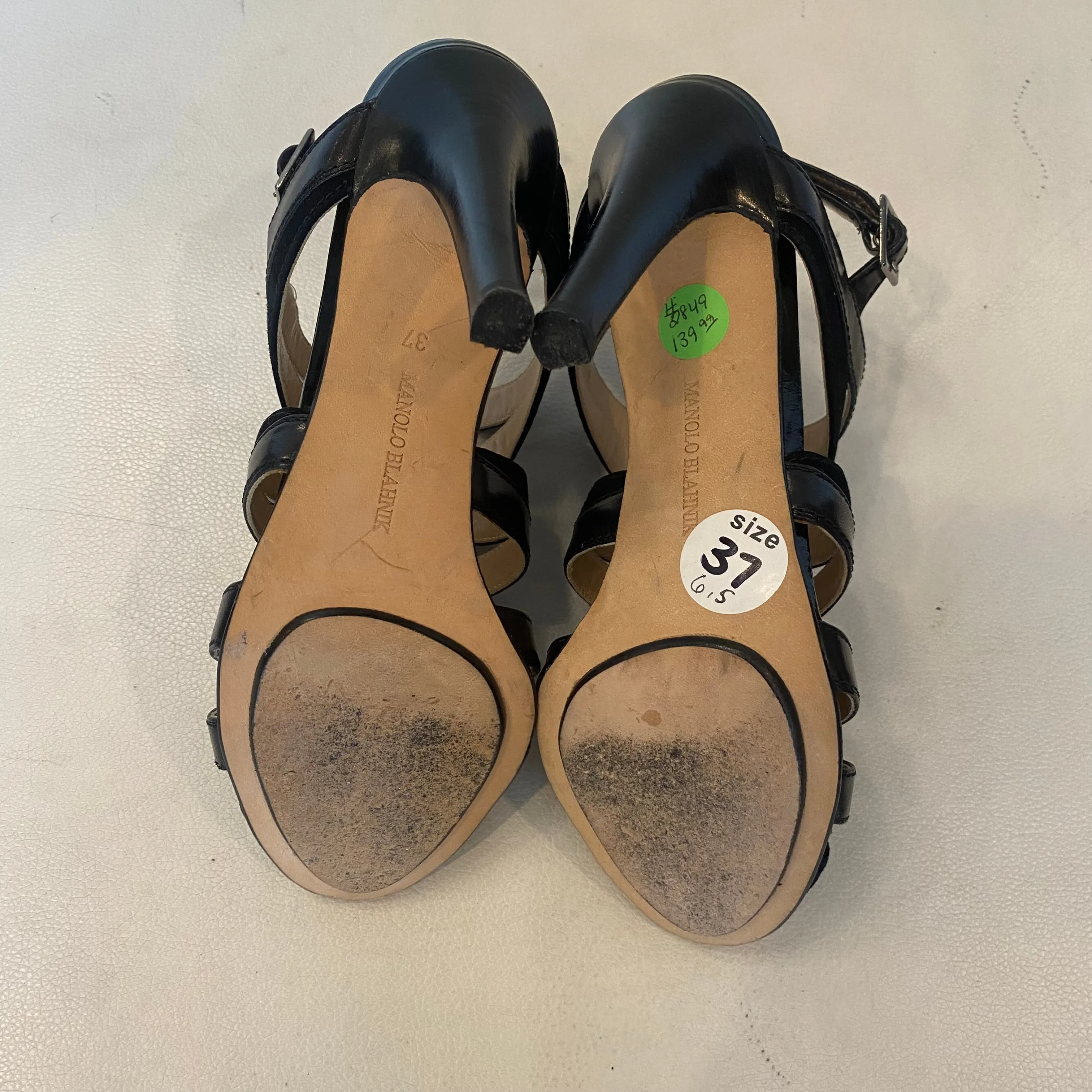 MANOLO BLAHNIK Black Heels Size 37