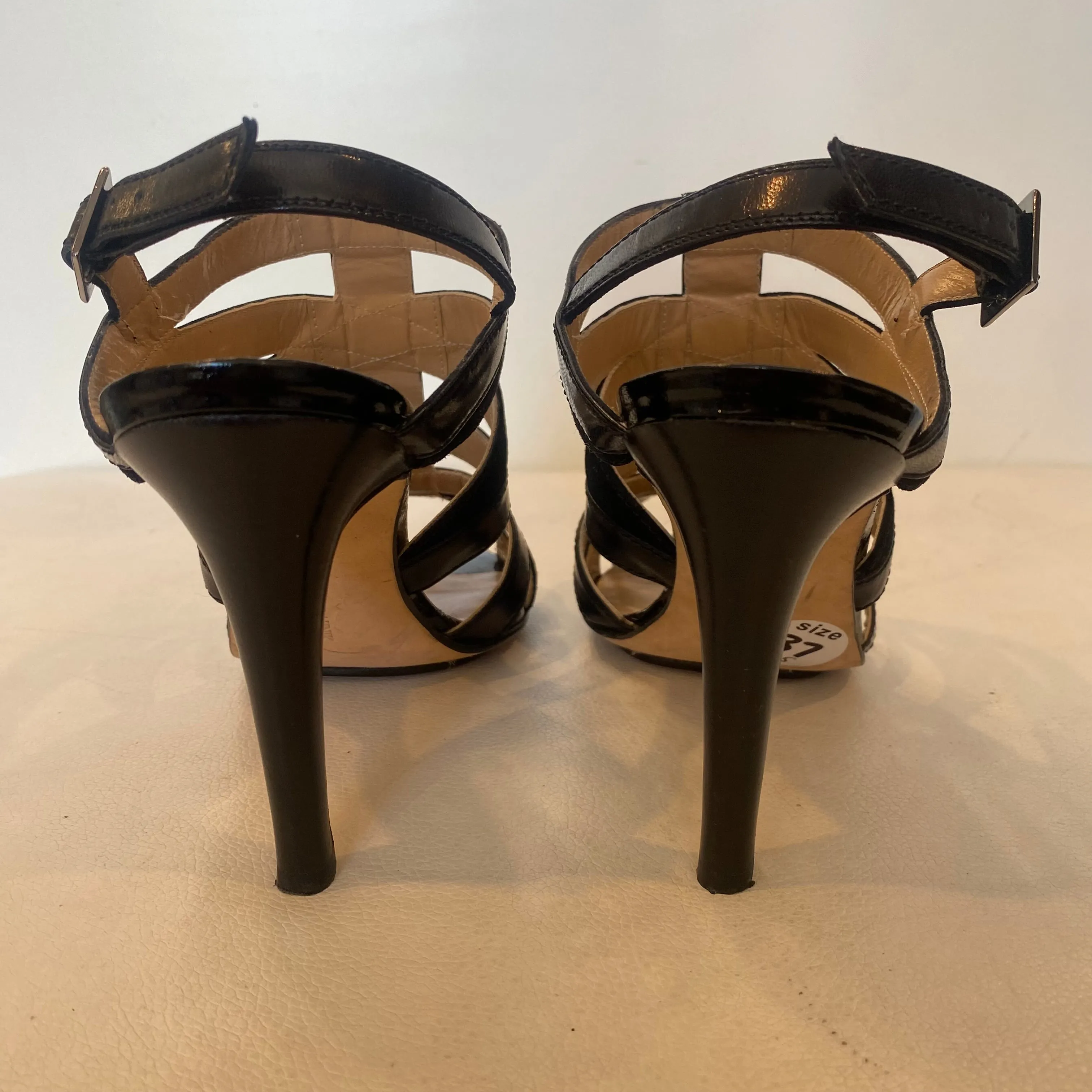 MANOLO BLAHNIK Black Heels Size 37