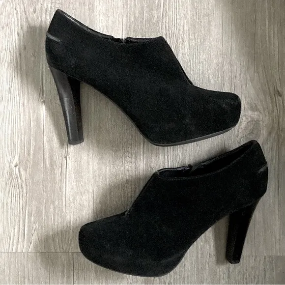 Me Too Women’s Suede Leather Ankle Zip Platform Heel Booties