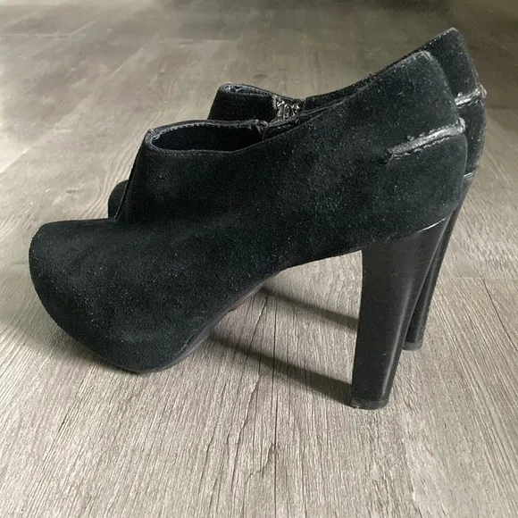Me Too Women’s Suede Leather Ankle Zip Platform Heel Booties