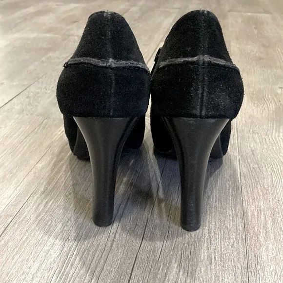 Me Too Women’s Suede Leather Ankle Zip Platform Heel Booties