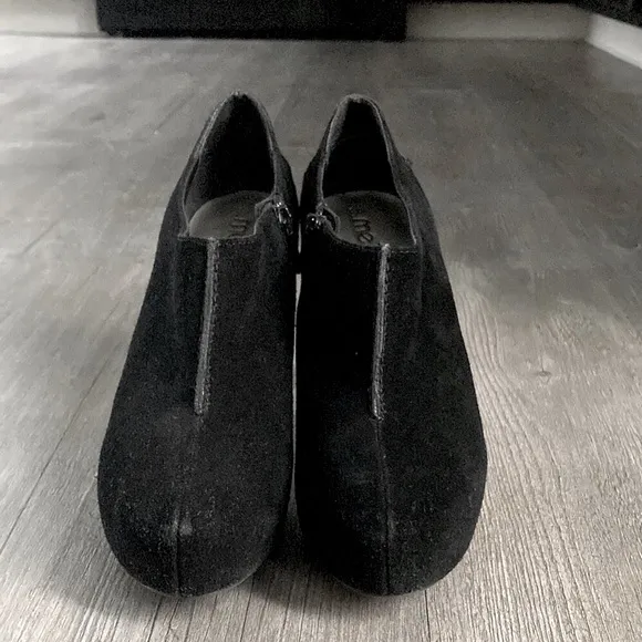 Me Too Women’s Suede Leather Ankle Zip Platform Heel Booties