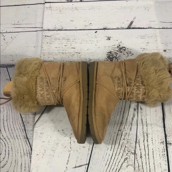 Michael Kors boots with pom poms youth Size 3