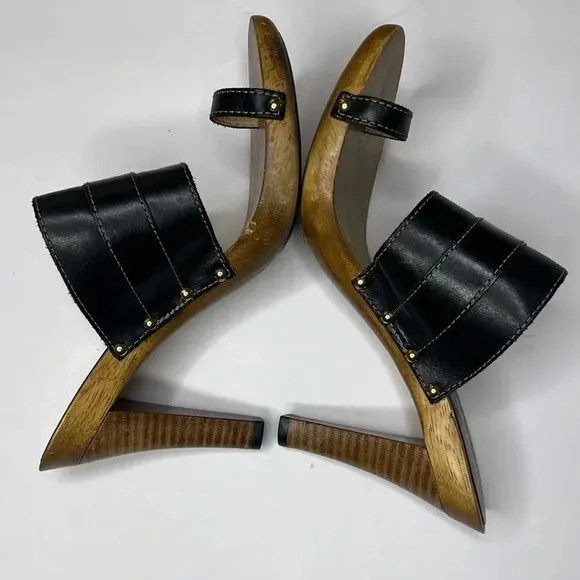 Michael Michael Kors black wooden gold buckle sandal size 8.5m