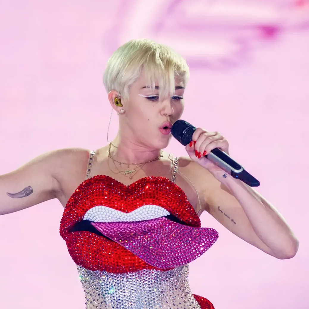 MILEYWOOD TEE