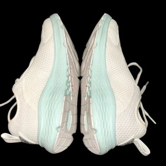 New authentic Columbia woman’s designer signature sneakers sz 9