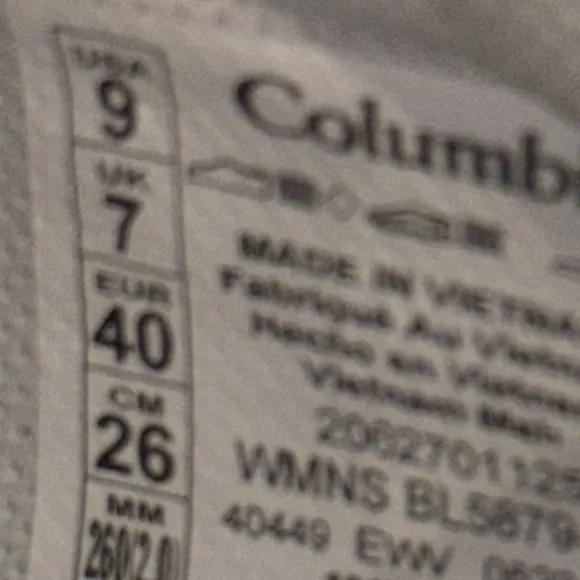 New authentic Columbia woman’s designer signature sneakers sz 9