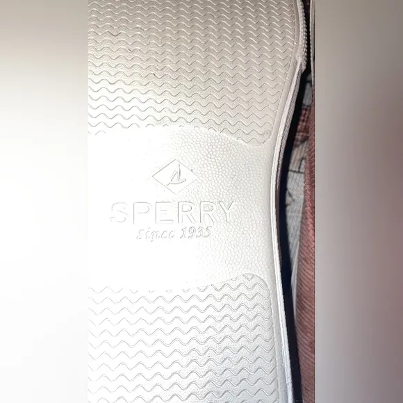 NEW SPERRY STRIPER MAN’S SNEAKERS SIZE 11.5