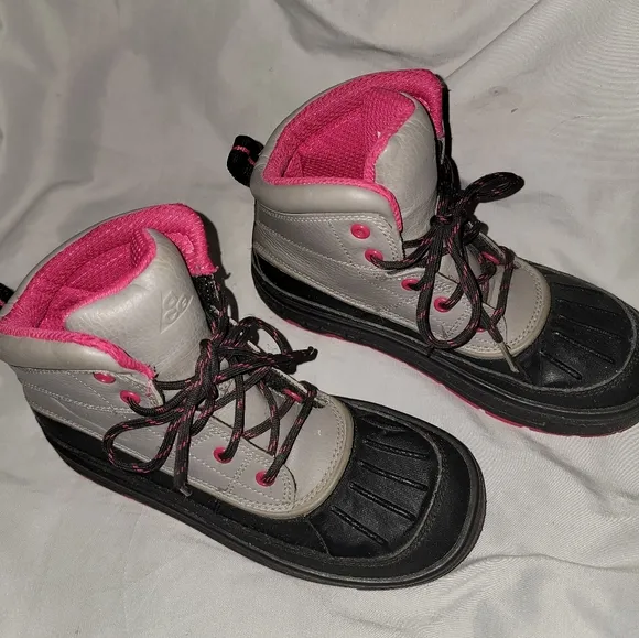 Nike ACG Boots for girls size 2.5 youth