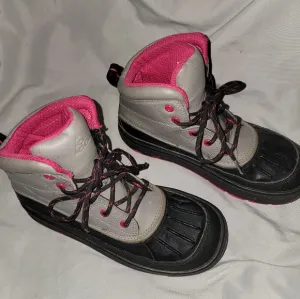 Nike ACG Boots for girls size 2.5 youth