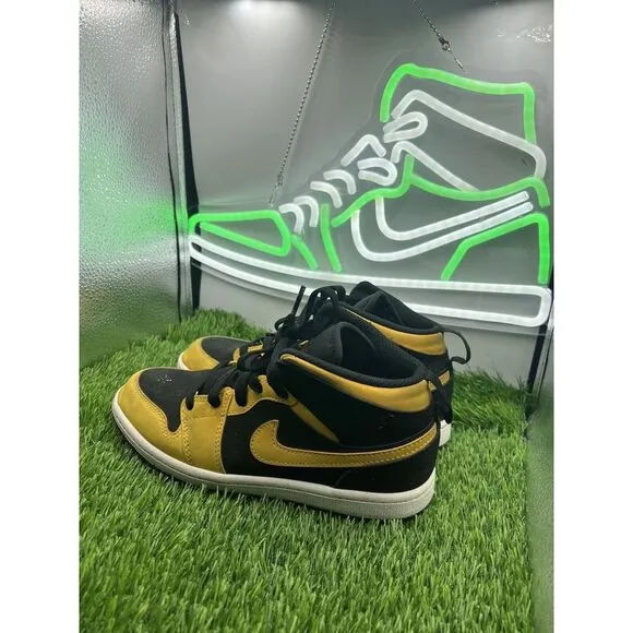 Nike Air Jordan 1 Mid &quot;Reverse New Love&quot; 2017 (PS) Sneakers Size‎ 3Y 640734-071