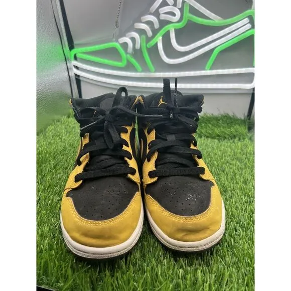 Nike Air Jordan 1 Mid &quot;Reverse New Love&quot; 2017 (PS) Sneakers Size‎ 3Y 640734-071