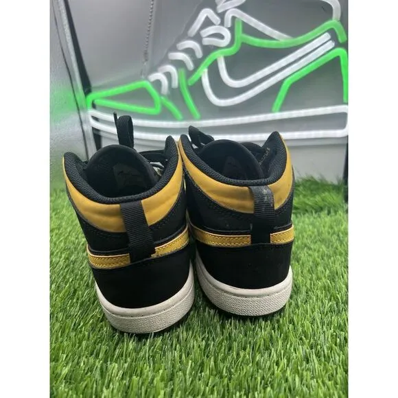 Nike Air Jordan 1 Mid &quot;Reverse New Love&quot; 2017 (PS) Sneakers Size‎ 3Y 640734-071