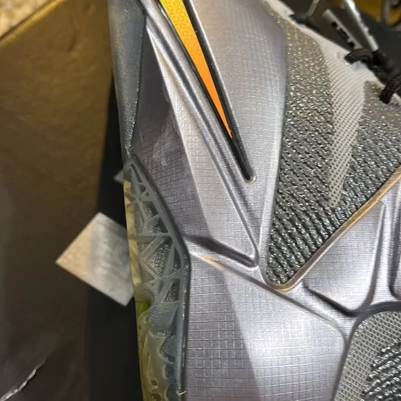 Nike LeBron XII (GS) boys sneakers