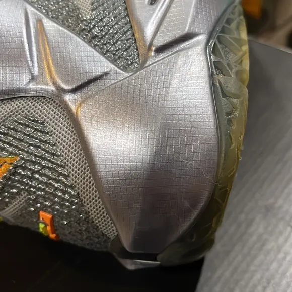 Nike LeBron XII (GS) boys sneakers