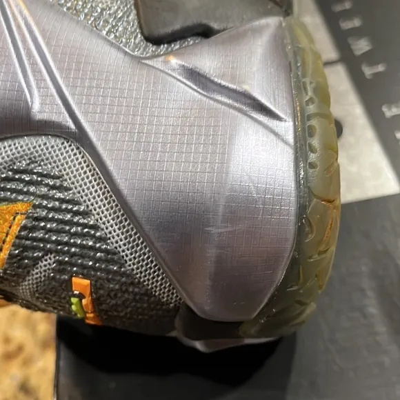 Nike LeBron XII (GS) boys sneakers