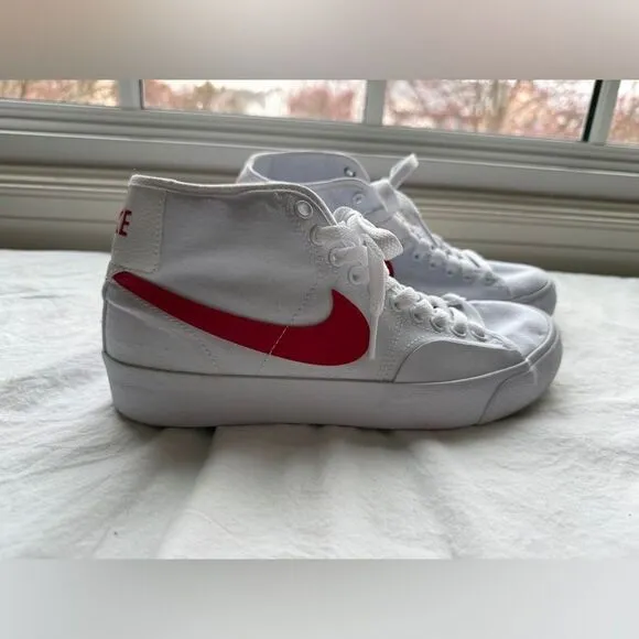 Nike SB BLZR Court Mid Skate Sneakers W 7 M 5.5 White and Red