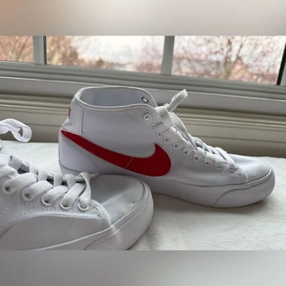 Nike SB BLZR Court Mid Skate Sneakers W 7 M 5.5 White and Red