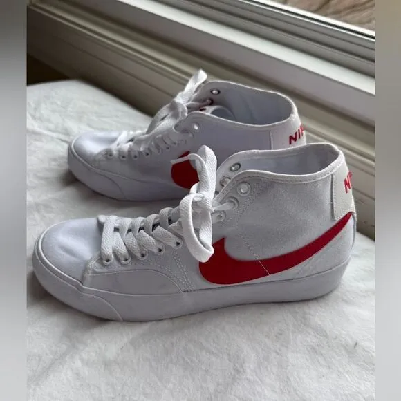 Nike SB BLZR Court Mid Skate Sneakers W 7 M 5.5 White and Red