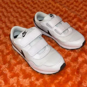 NIKE SNEAKERS MD VALIANT WHITE FOR BOYS