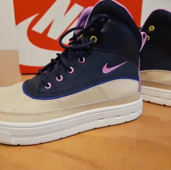 Size 6y (GS) - Nike Woodside 2 ACG High Nike High-Top Sneakers in Navy and Beige