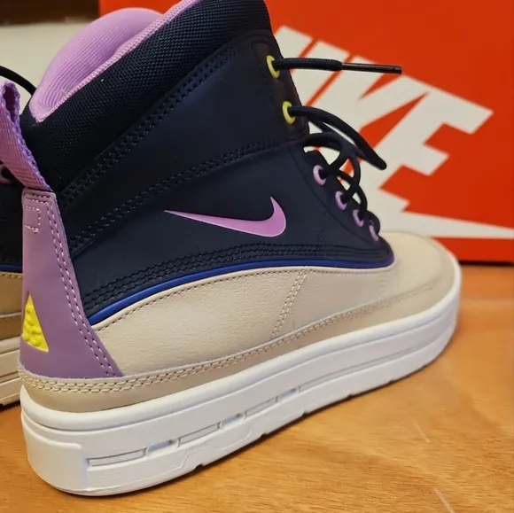 Size 6y (GS) - Nike Woodside 2 ACG High Nike High-Top Sneakers in Navy and Beige