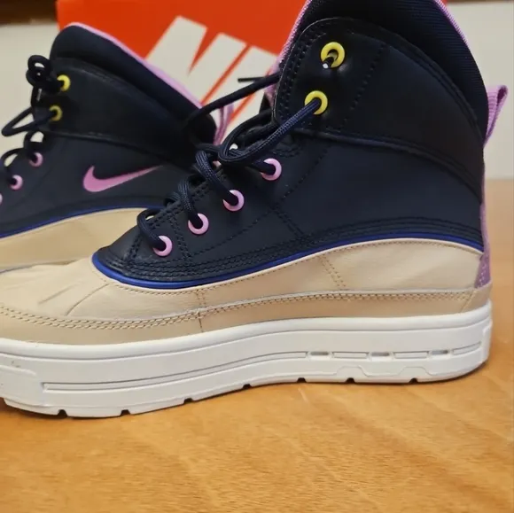 Size 6y (GS) - Nike Woodside 2 ACG High Nike High-Top Sneakers in Navy and Beige
