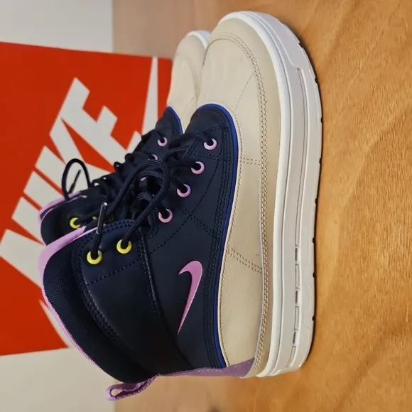 Size 6y (GS) - Nike Woodside 2 ACG High Nike High-Top Sneakers in Navy and Beige