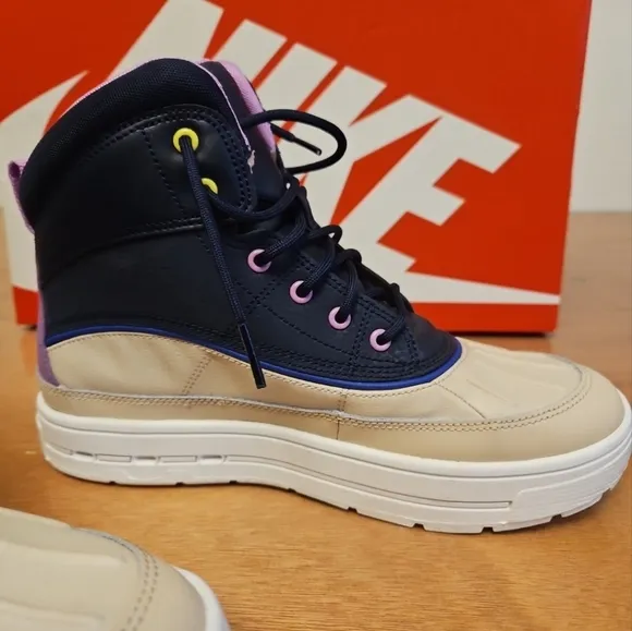 Size 6y (GS) - Nike Woodside 2 ACG High Nike High-Top Sneakers in Navy and Beige