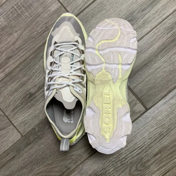 Sorel Kinetic 💛🤍 Breakthru Tech Sneakers